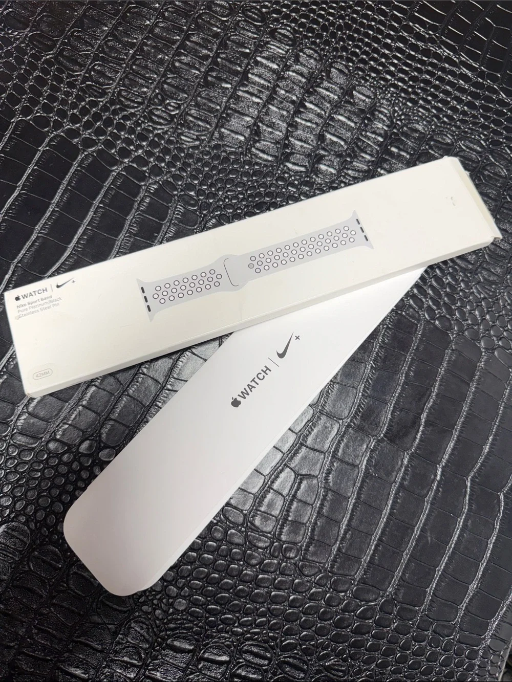 Apple Nike Sport Band - White with Light Gray Accents (42mm)
